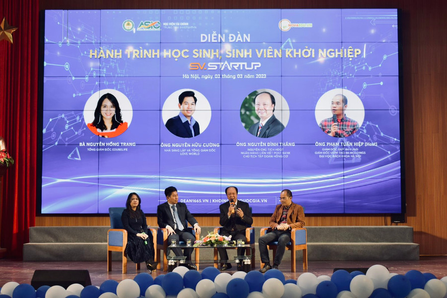 Các diễn giả trao đổi tại diễn đàn. Các diễn giả trao đổi tại diễn đàn.