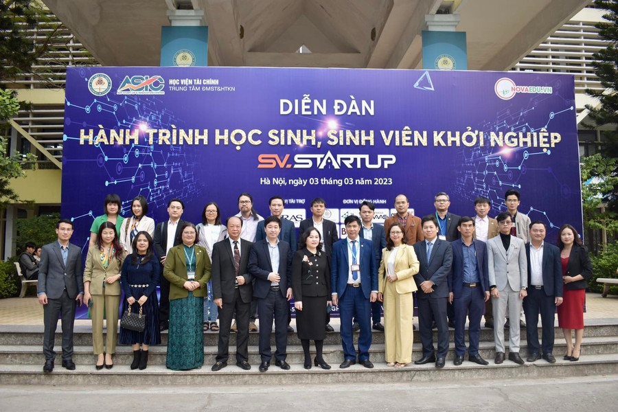 Diễn đàn Hành trình học sinh, sinh viên khởi nghiệp tại Học viện Tài chính.