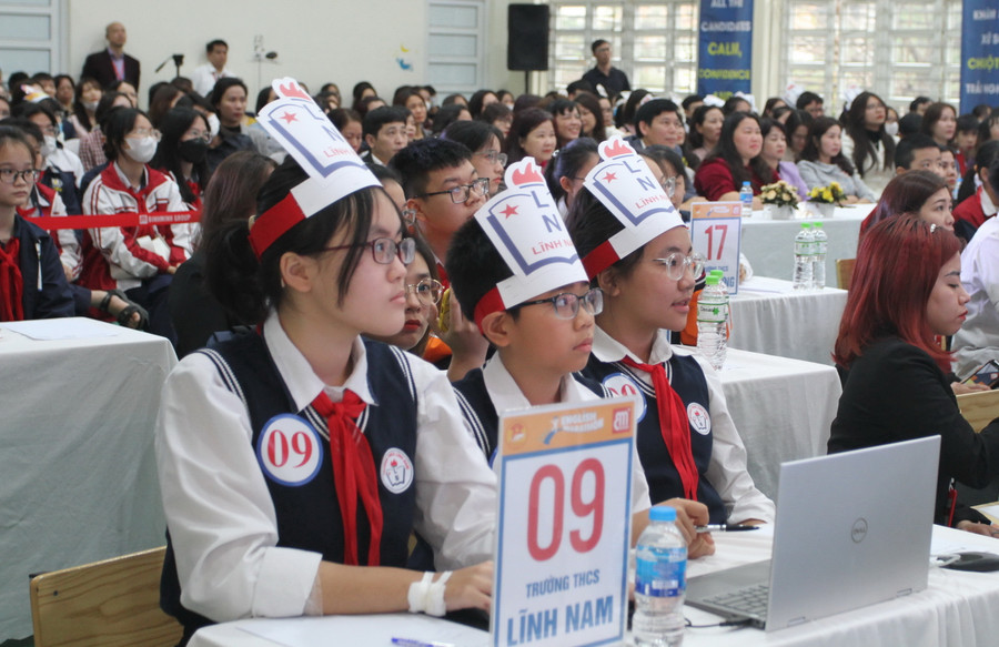 Các thí sinh dự chương trình giao lưu.