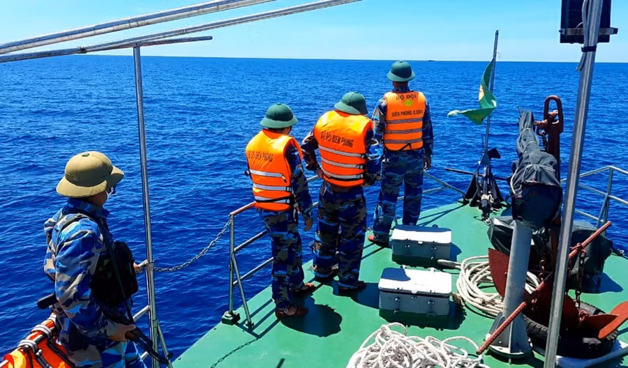 Biên đội tàu Hải đội 2 phát hiện, xua đuổi tàu nước ngoài ra khỏi vùng lãnh hải Việt Nam.