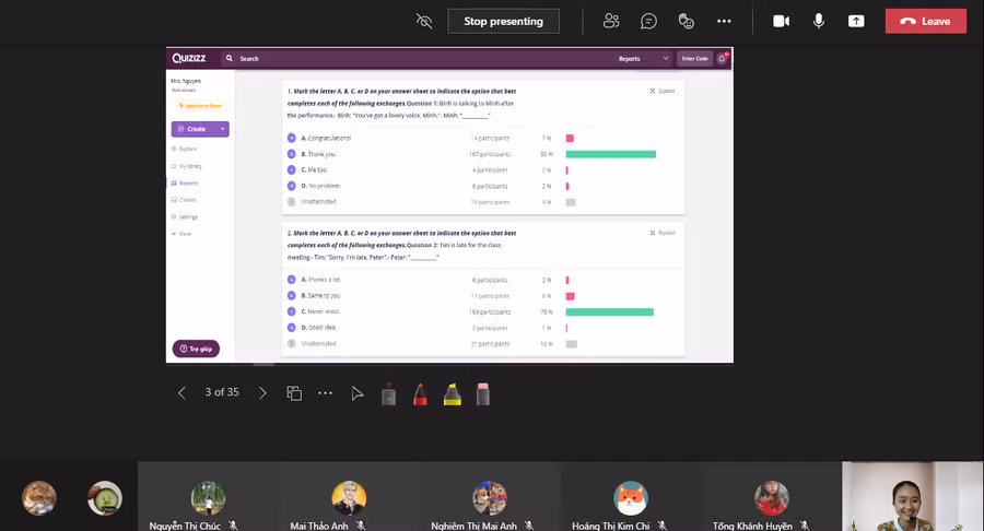 Cô giáo trao đổi ôn tập qua trực tuyến với học trò