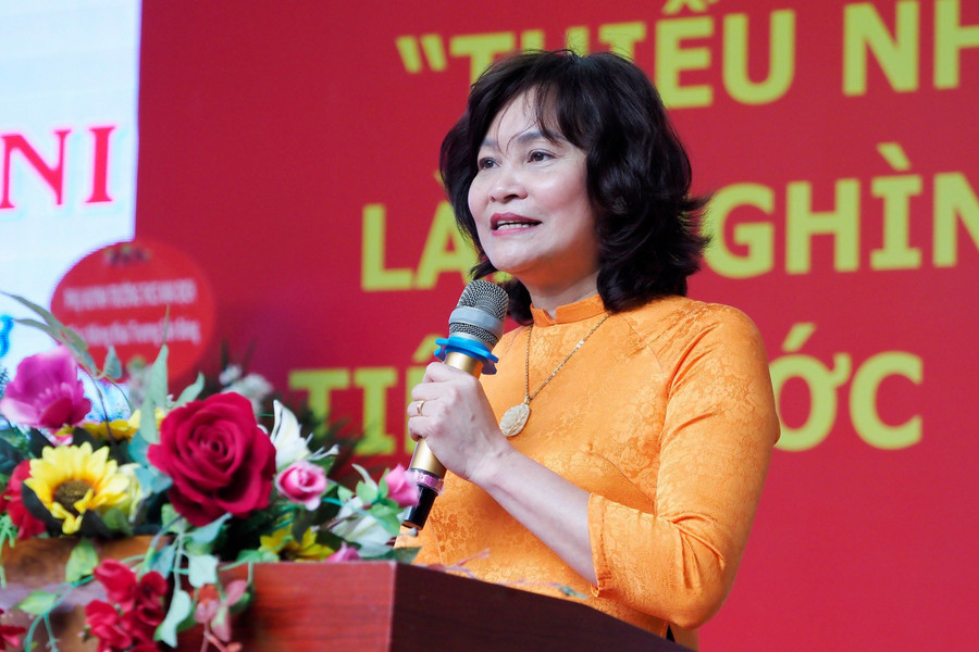 Cô Nguyễn Mỹ Hảo - Hiệu trưởng trường THCS Mai Dịch phát biểu. Cô Nguyễn Mỹ Hảo - Hiệu trưởng trường THCS Mai Dịch phát biểu.