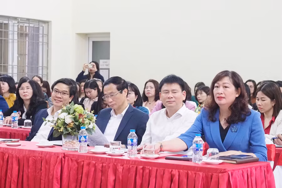 Đại biểu dự buổi tập huấn giáo dục STEM.