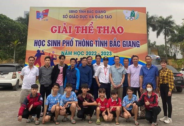 Lãnh đạo các đơn vị và vận động viên các đoàn chụp ảnh lưu niệm kết thúc giải đấu. Lãnh đạo các đơn vị và vận động viên các đoàn chụp ảnh lưu niệm kết thúc giải đấu.