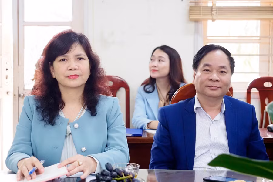 Ông Đoàn Tiến Trung - Phó trưởng phòng GD&amp;ĐT quận Cầu Giấy tham dự.