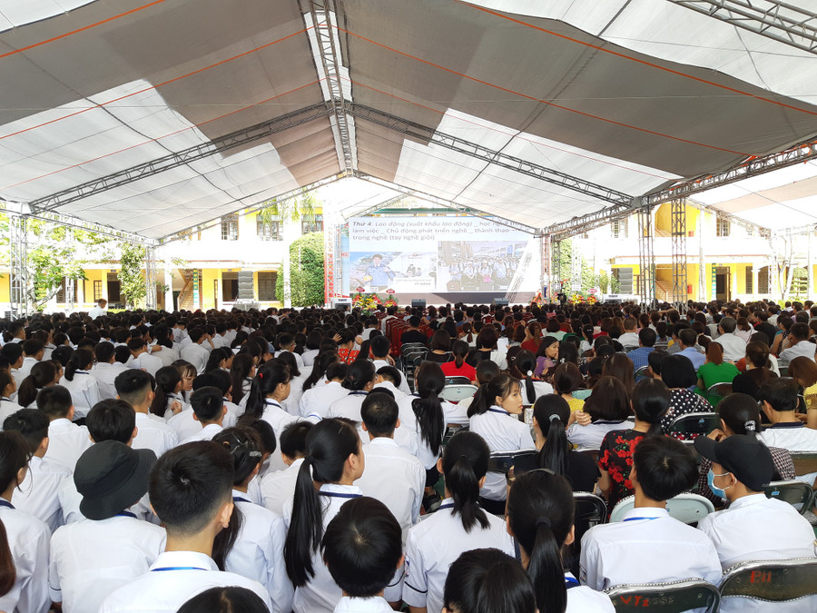 Chuyên đề thu hút sự tham gia của 1211 học sinh trường THPT An Lão cùng các phụ huynh Chuyên đề thu hút sự tham gia của 1211 học sinh trường THPT An Lão cùng các phụ huynh