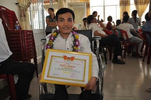 Anh Trần Văn Sơn - Trưởng phòng công nghệ tại Công ty Vinatab. Anh Trần Văn Sơn - Trưởng phòng công nghệ tại Công ty Vinatab.