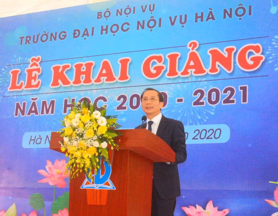 PGS.TS Nguyễn Bá Chiến, Hiệu trưởng Trường Đại học Nội vụ Hà Nội phát biểu tại Lễ Khai giảng.