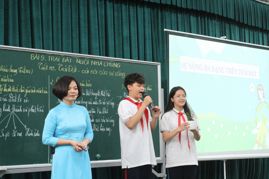 Học sinh hào hứng với bài học.