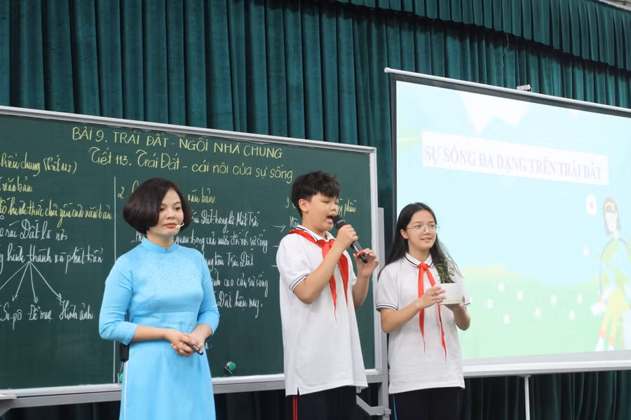 Học sinh hào hứng với bài học.