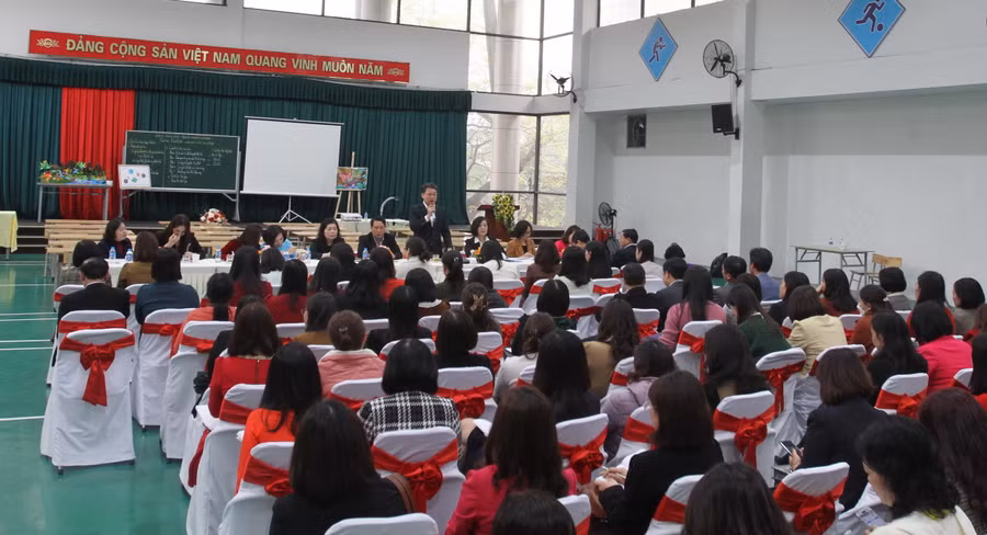 Các giáo viên tham dự tiết dạy chuyên đề.