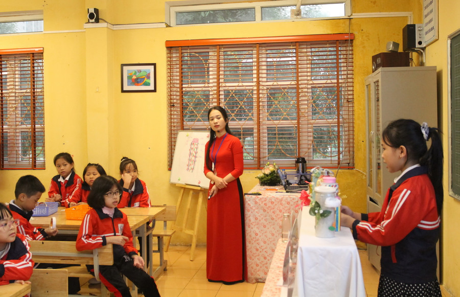 Tiết học STEM hấp dẫn của cô trò Trường Tiểu học A Thị trấn Văn Điển.