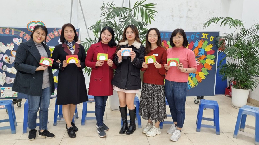 Nhóm giáo viên Trường THCS Nguyễn Trãi tham gia dự án Trường học hạnh phúc. Nhóm giáo viên Trường THCS Nguyễn Trãi tham gia dự án Trường học hạnh phúc.