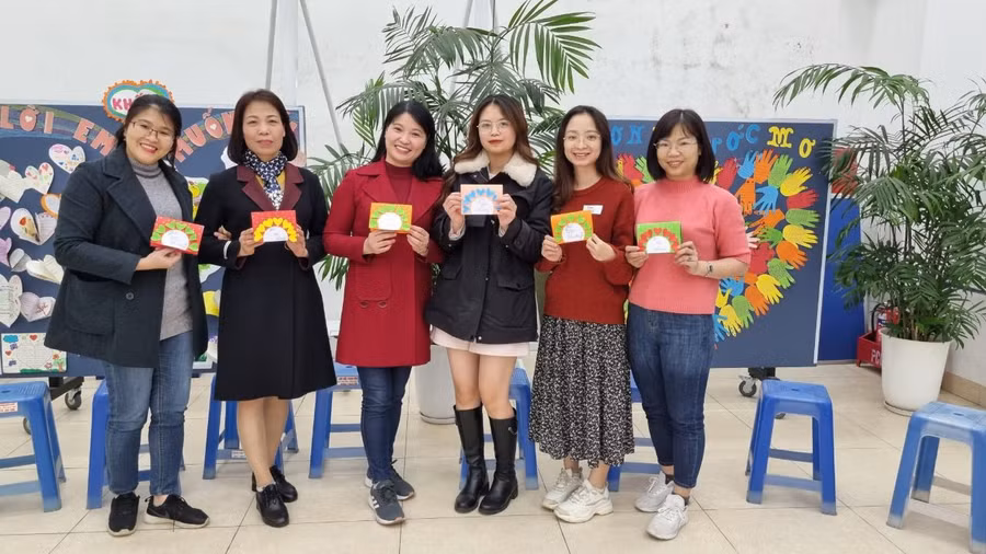 Nhóm giáo viên Trường THCS Nguyễn Trãi tham gia dự án Trường học hạnh phúc.