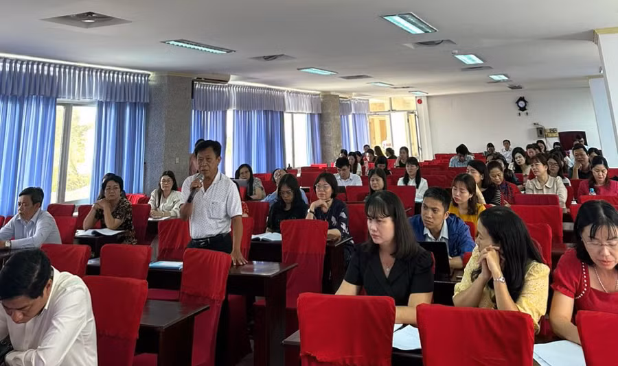 Đại biểu phát biểu tham luận tại hội nghị.