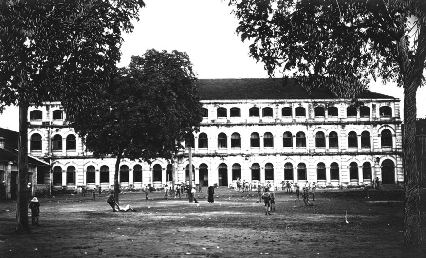 Trường phổ thông 2-3 Hà Nội sau ngày giải phóng Thủ đô Trường phổ thông 2-3 Hà Nội sau ngày giải phóng Thủ đô