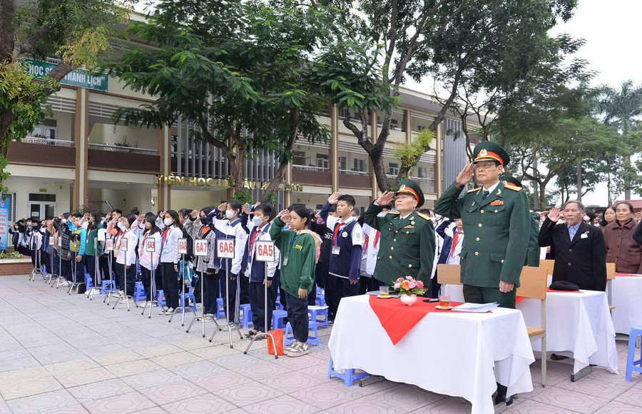 Lễ kỷ niệm với sự tham dự của các đại biểu và toàn thể cán bộ, giáo viên, nhân viên cùng học sinh nhà trường. Lễ kỷ niệm với sự tham dự của các đại biểu và toàn thể cán bộ, giáo viên, nhân viên cùng học sinh nhà trường.