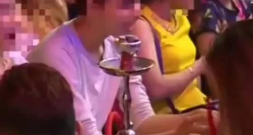 Cảnh báo việc học sinh hút shisha trong trường học ở Đăk Nông