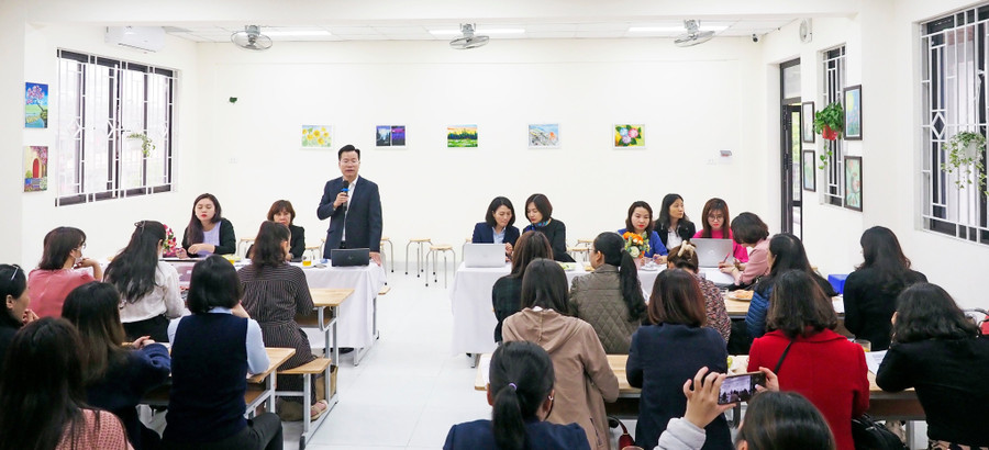 Sau dự giờ các đại biểu trao đổi, chia sẻ kinh nghiệm trong giảng dạy tiếng Anh. Sau dự giờ các đại biểu trao đổi, chia sẻ kinh nghiệm trong giảng dạy tiếng Anh.