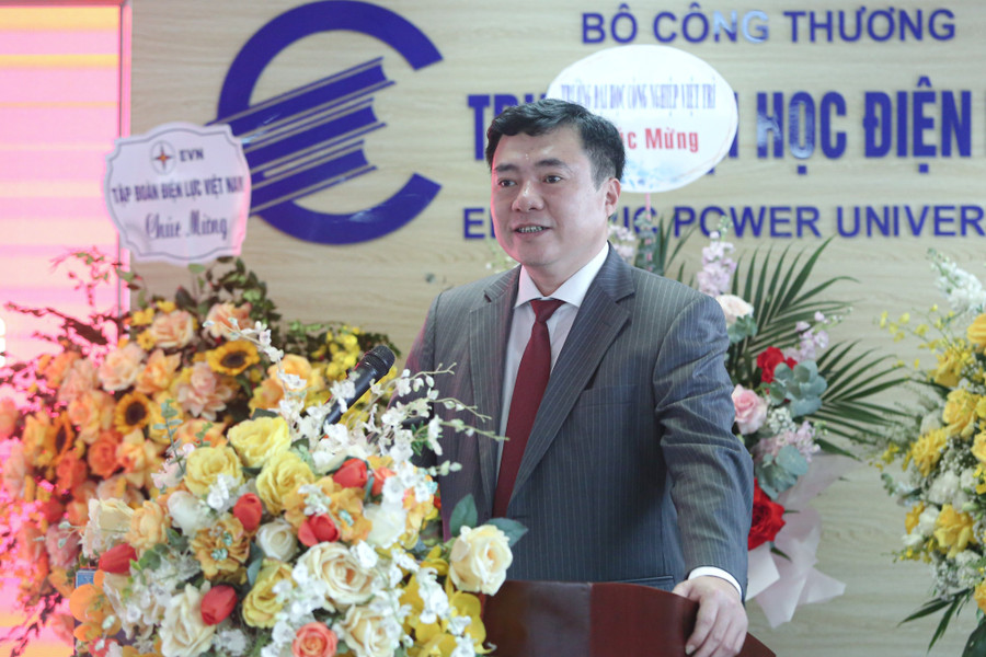 Thứ trưởng Bộ Công Thương - Nguyễn Sinh Nhật Tân phát biểu.