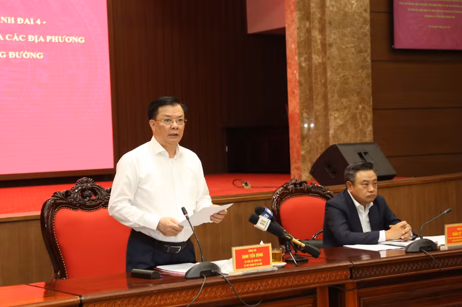 Bí thư Thành ủy Hà Nội - Đinh Tiến Dũng phát biểu.