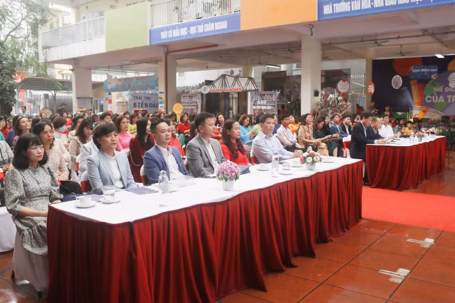 Các đại biểu dự ngày hội đọc sách năm 2023 do phòng GD&amp;ĐT quận Hoàn Kiếm tổ chức.