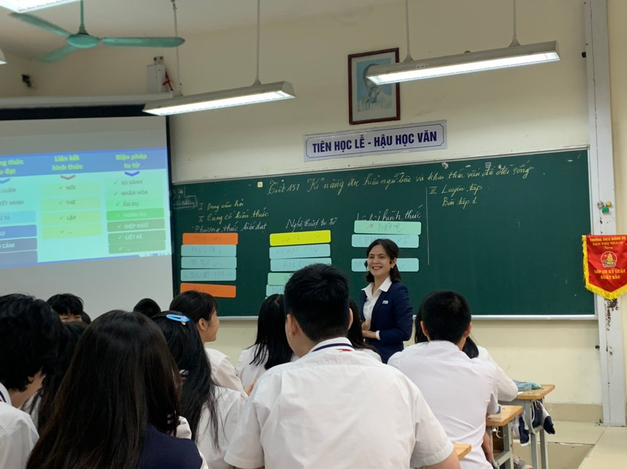 Các đại biểu dự giờ lớp học tại trường THCS Giảng Võ. Các đại biểu dự giờ lớp học tại trường THCS Giảng Võ.