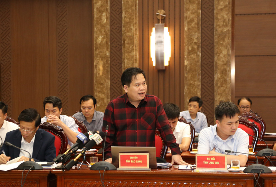 Đại biểu phát biểu tại hội nghị. Đại biểu phát biểu tại hội nghị.