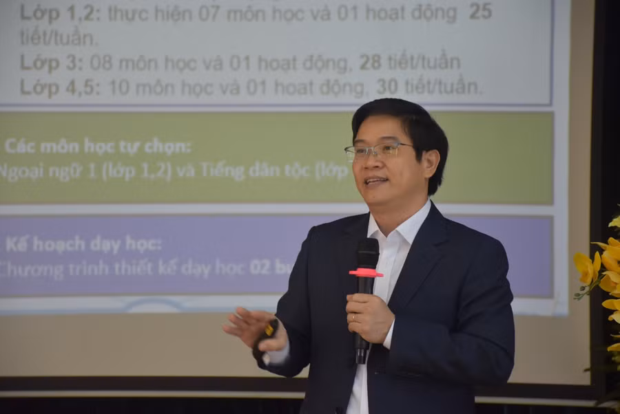 Ông Thái Văn Tài - Vụ trưởng Vụ Giáo dục Tiểu học báo cáo việc triển khai CTGDPT năm 2018 - cấp tiểu học