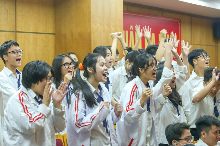 Học sinh tương tác, hào hứng với các phần thi tuyên truyền về PCCC. Học sinh tương tác, hào hứng với các phần thi tuyên truyền về PCCC.