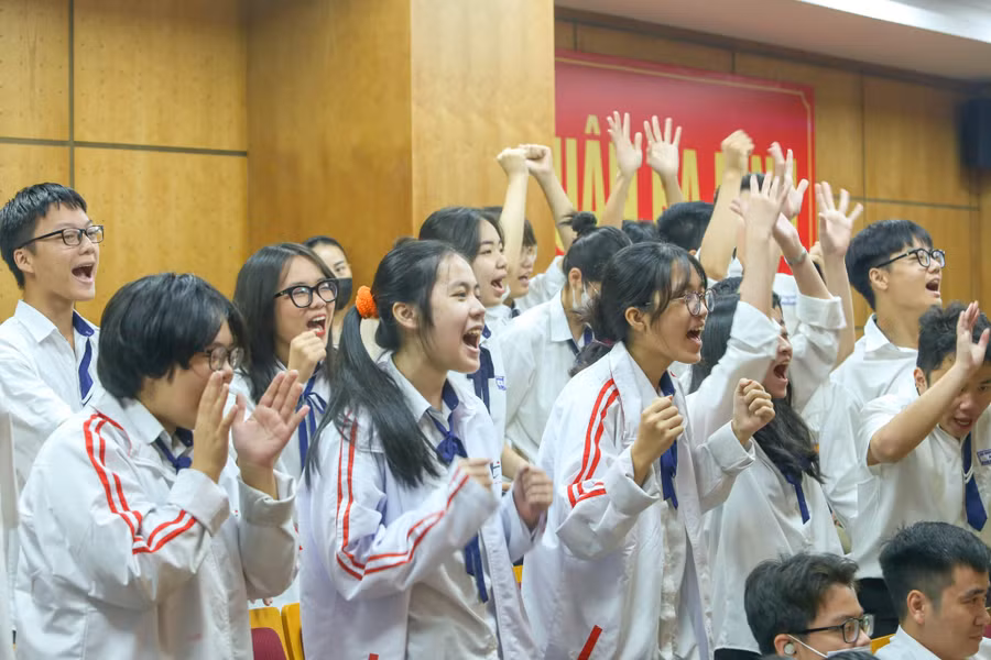 Học sinh tương tác, hào hứng với các phần thi tuyên truyền về PCCC.