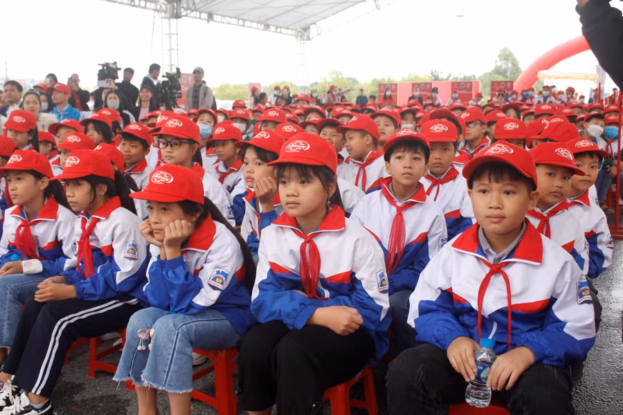 Học sinh tiểu học trên địa bàn huyện Thuận Thành tham gia Mít tinh hưởng ứng “Ngày Thế giới rửa tay với xà phòng”.