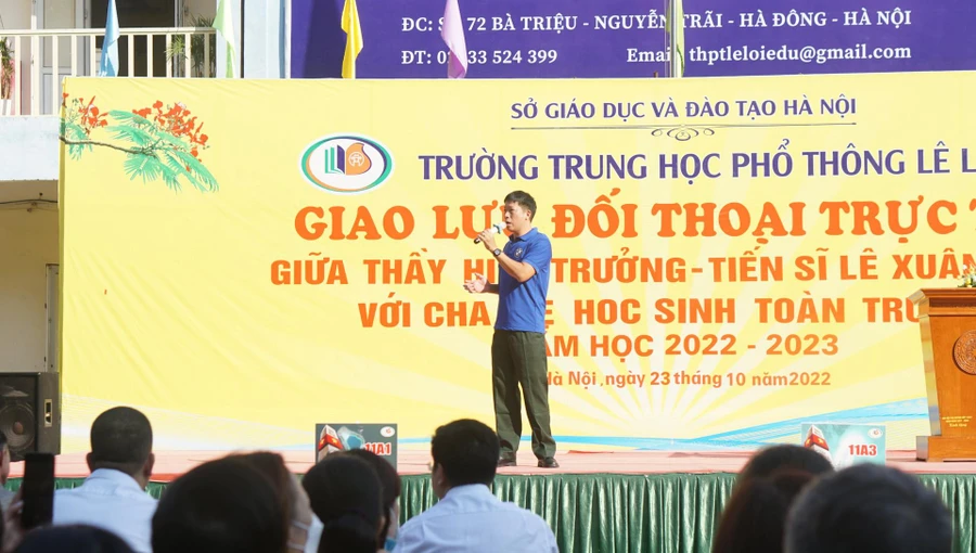 Nhà trường giải đáp những thắc mắc của cha mẹ học sinh ngay tại đối thoại đầu năm học.