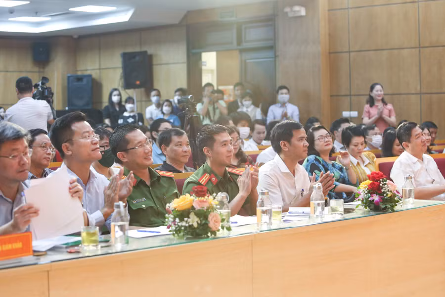 Ban giám khảo cùng đại biểu tại Hội thi.