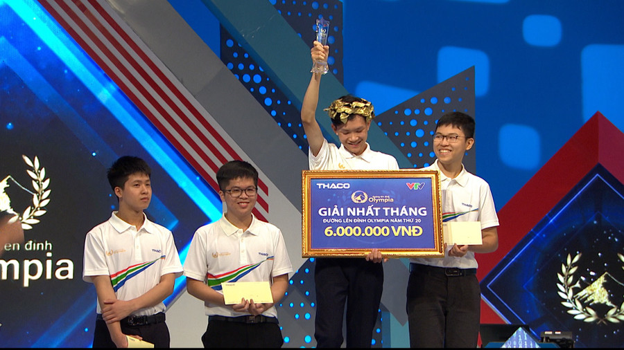 Quốc Anh là người giành vòng nguyệt quế.