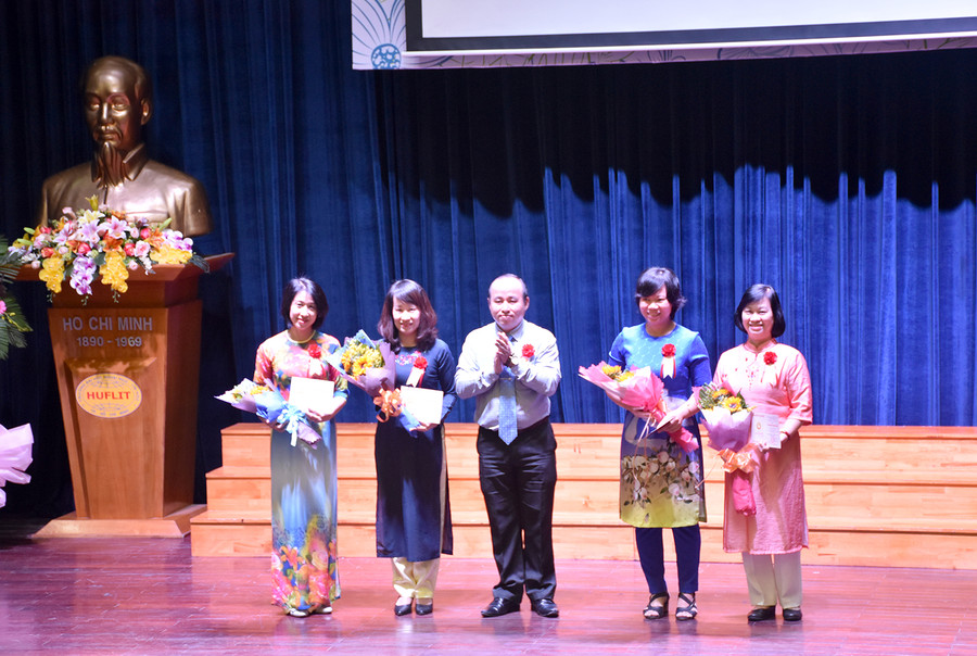 TS Trần Quang Nam tuyên dương các CBVC nhận kỷ niệm chương Vì sự nghiệp giáo dục TS Trần Quang Nam tuyên dương các CBVC nhận kỷ niệm chương Vì sự nghiệp giáo dục