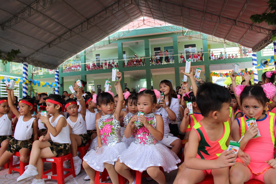 Các HS mầm non là đối tượng chính của chương trình “Sữa học đường” Các HS mầm non là đối tượng chính của chương trình “Sữa học đường”