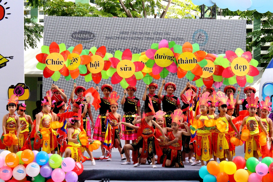 Các tiết mục văn nghệ đặc sắc trong ngày hội Các tiết mục văn nghệ đặc sắc trong ngày hội