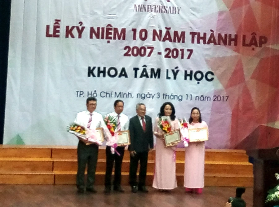 Nhà trường tuyên dương bốn cá nhân có đóng góp tích cực cho Khoa Tâm lý học