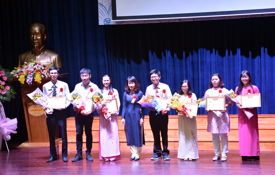 TS Trần Thanh Nhàn - Phó Hiệu trưởng nhà trường, tuyên dương các nhà giáo trẻ tiêu biểu cấp trường TS Trần Thanh Nhàn - Phó Hiệu trưởng nhà trường, tuyên dương các nhà giáo trẻ tiêu biểu cấp trường