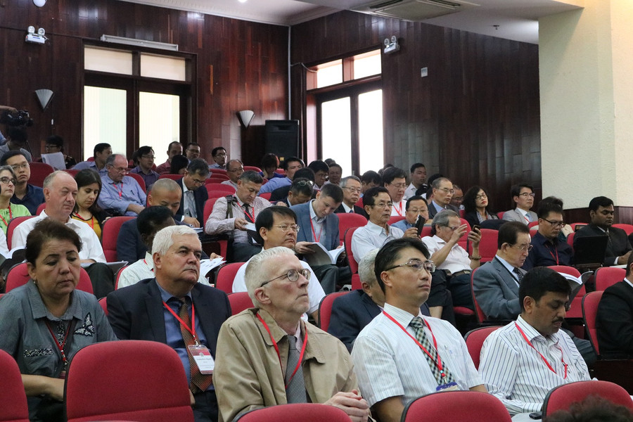 Đại biểu tham dự Phiên họp