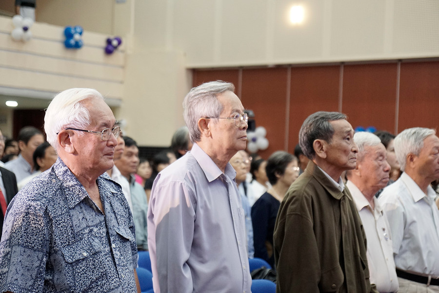 Các thế hệ nhà giáo HCMUTE về tham dự lễ Các thế hệ nhà giáo HCMUTE về tham dự lễ