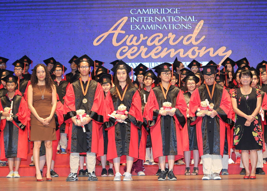 Nhà trường tuyên dương các em HS đạt thành tích cao trong các kỳ thi vừa qua Nhà trường tuyên dương các em HS đạt thành tích cao trong các kỳ thi vừa qua