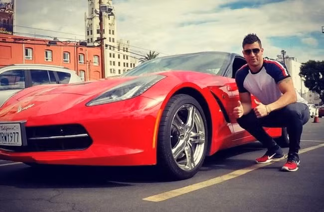 Cuộc sống xa hoa của những người giàu lên nhờ tiền ảo 