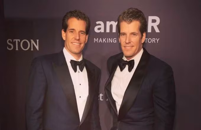 Cuộc sống xa hoa của những người giàu lên nhờ tiền ảo ảnh 6