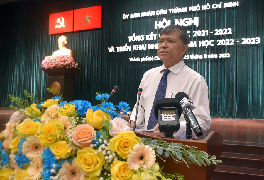 Giám đốc Sở GD&amp;ĐT TPHCM Nguyễn Văn Hiếu báo cáo tại Hội nghị.