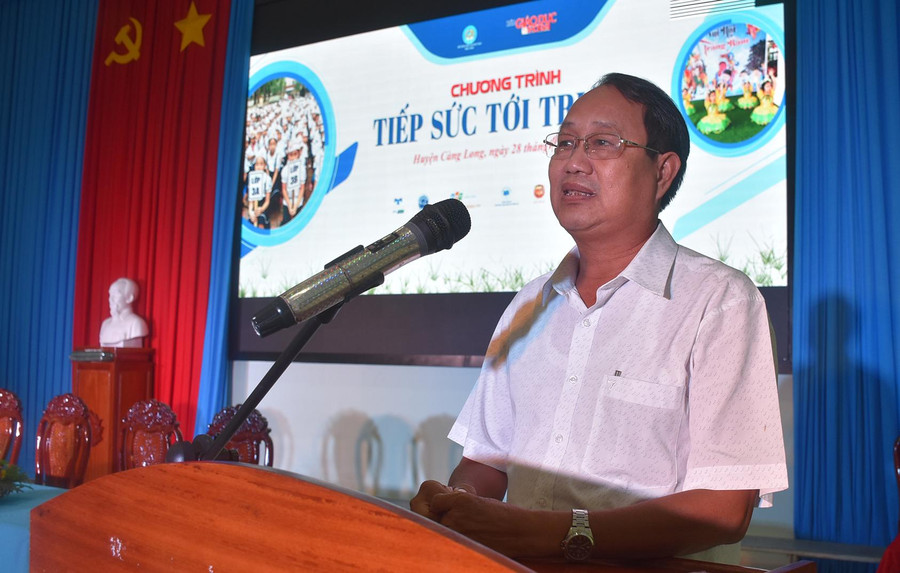 Ông Huỳnh Công Tín, Phó Chủ tịch UBND huyện Càng Long, phát biểu tại buổi lễ. Ông Huỳnh Công Tín, Phó Chủ tịch UBND huyện Càng Long, phát biểu tại buổi lễ.