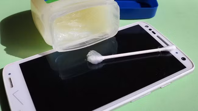 Tuyệt chiêu làm mờ vết xước trên màn hình điện thoại
