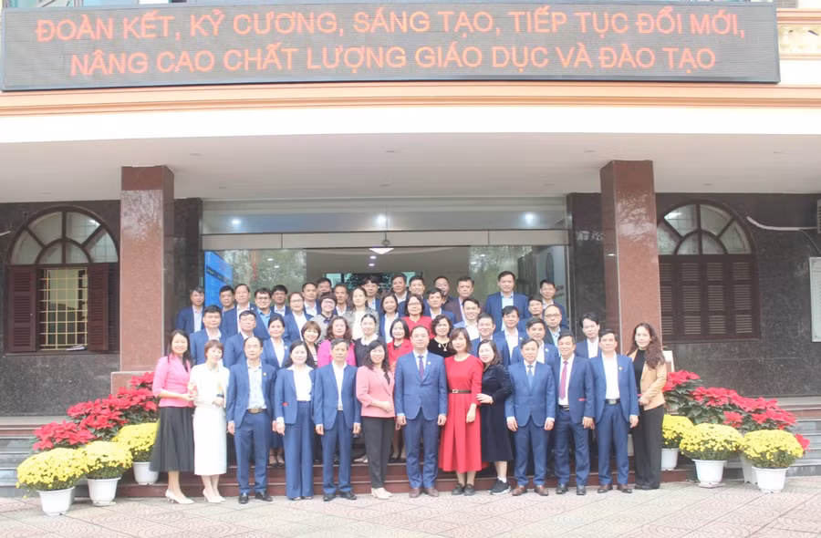 Toàn thể cán bộ, công chức, người lao động cơ quan Sở GDĐT Bắc Ninh.