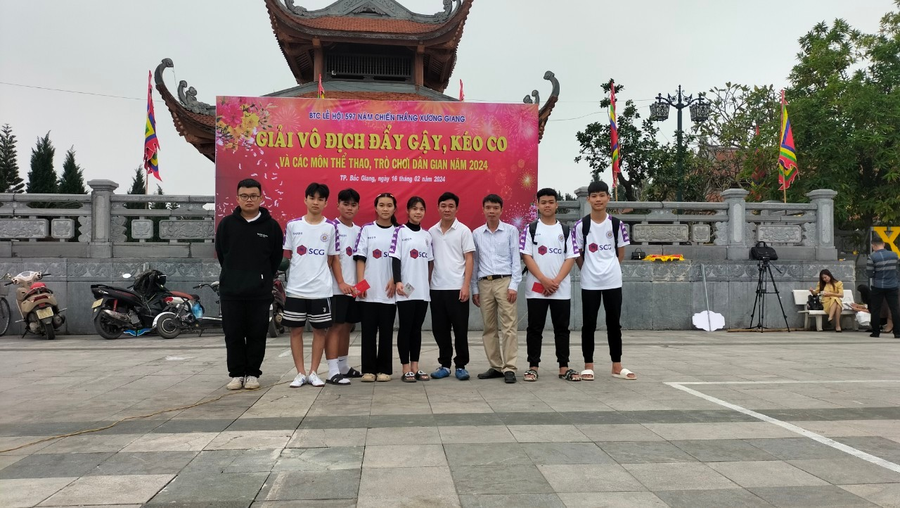 Học sinh tham gia những hoạt động thể thao tại lễ hội xuân dịp Tết. Học sinh tham gia những hoạt động thể thao tại lễ hội xuân dịp Tết.